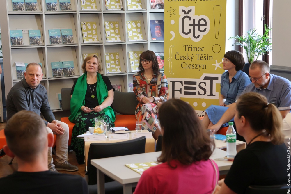 O fenomenie czeskiej literatury w Polsce. W bibliotece w Cieszynie rozmawiali bohemiści, tłumacze, autorzy