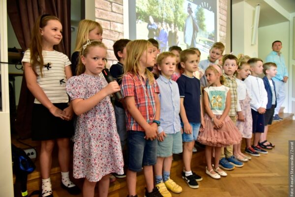 Wakacje rozpoczęte! Filmowe zakończenie roku szkolnego w Bystrzycy