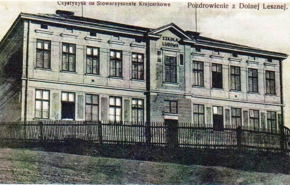 Wspomnienia poszukiwane. Pomóż przywołać historię szkoły w Lesznej Dolnej