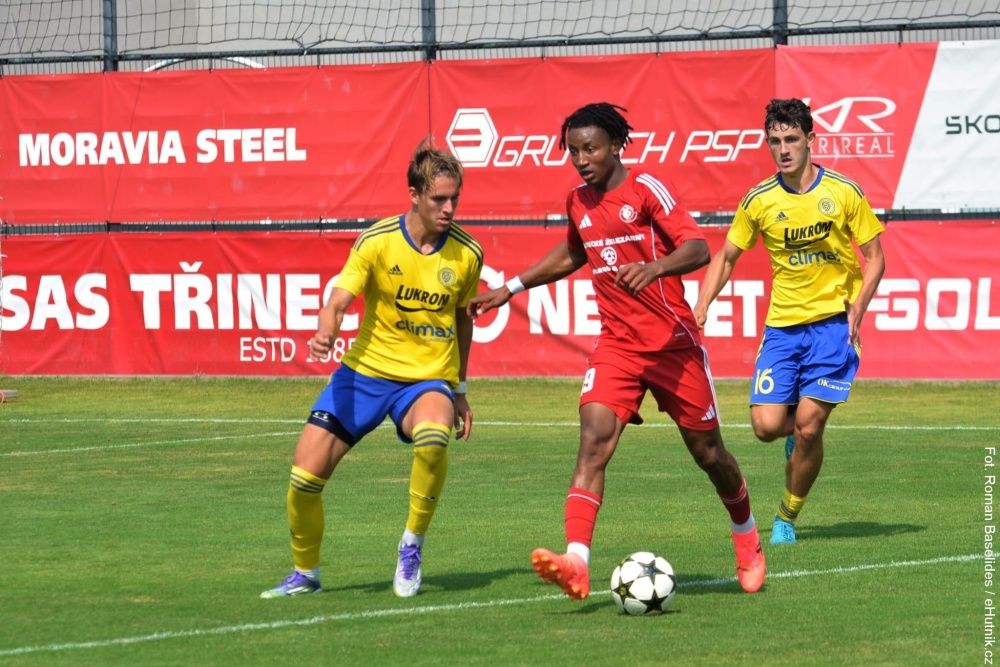 Futbol w regionie. Popis gry Trzyńca, bolesna porażka Karwiny