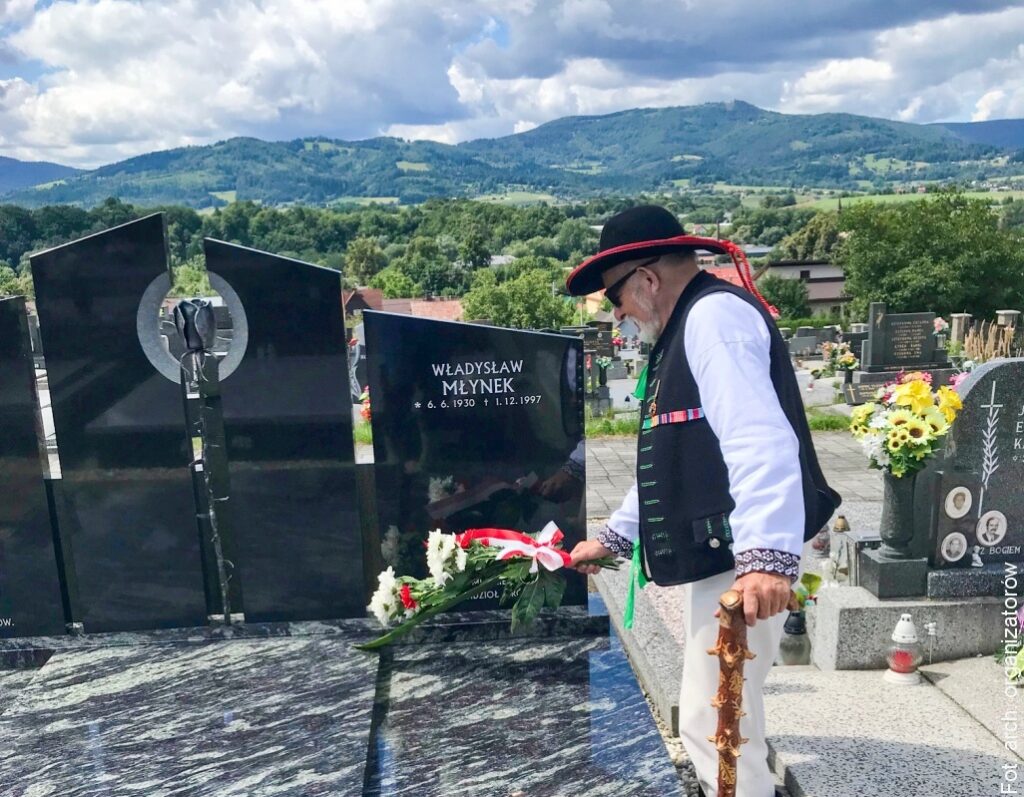 Pamiętają o poprzednikach. Chórzyści z Gorola odwiedzili groby działaczy zasłużonych dla Gorolskigo Święta