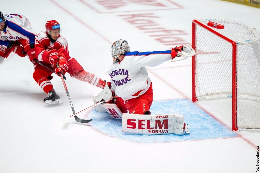 Stalownicy razy trzy. Trzeci sparing, trzecia wygrana, po decydującym golu w trzeciej tercji!