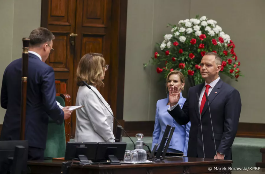 Karol Nawrocki zaprzysiężony na urząd Prezydenta RP. Powitał „naród polski w granicach i poza granicami RP”