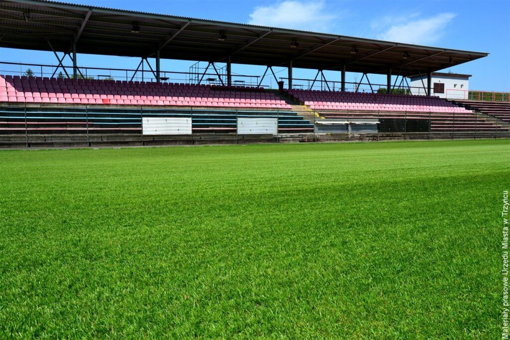 Piłkarze z Trzyńca będą mogli grać po zmroku. Stadion zyska oświetlenie