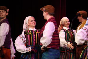 Mozaika Folkloru II w Cieszynie. Zespoły z Polski, Czech i Słowacji na jednej scenie
