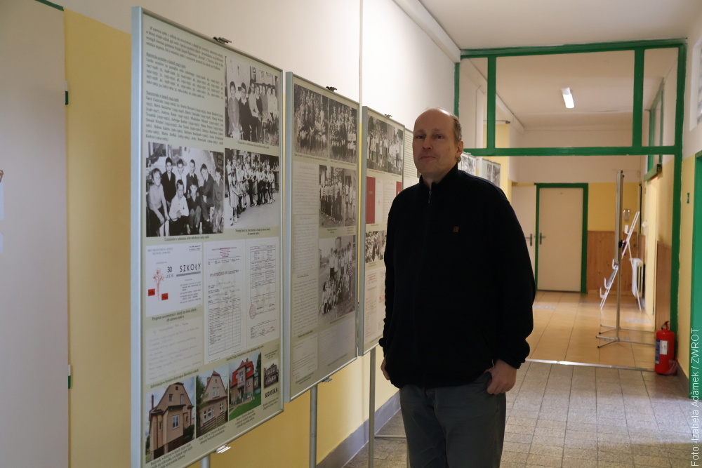 Nowa wystawa w siedzibie Kongresu Polaków. Tym razem o historii polskiej szkoły w Trzyńcu-Kanadzie