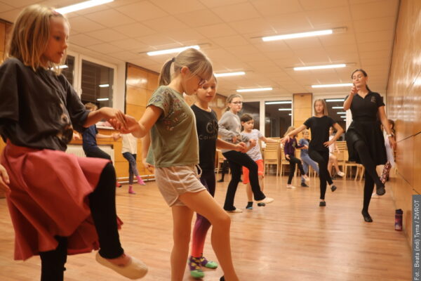 W Kocobędzu trwa zgrupowanie Zespołu Dziecięcego Rytmika. Tancerze przygotowują się do dzisiejszego balu