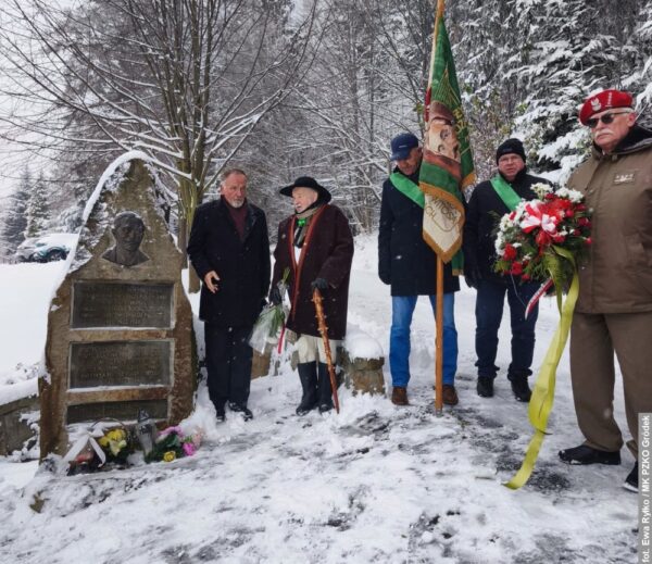 Śnieg nie przeszkodził upamiętnić Wincentego Witosa. Towarzystwo z Wierzchosławic znów przyjechało do Gródku