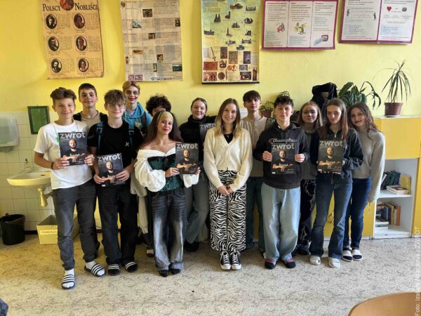 Za kulisami mediów. Uczniowie z Karwiny poznali  codzienną pracę dziennikarza