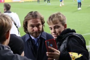 [WIDEO, FOTO] Czeska reprezentacja spotkała się z kibicami na stadionie w Raju. Rozdawali autografy, pozowali do zdjęć