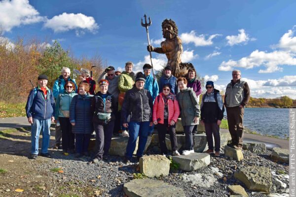 Spacerowali koło Karwińskiego Morza do darkowskiego parku. Dla „Beskidzioków” nie istnieje koniec sezonu turystycznego