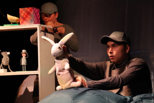 Premiera w wyremontowanym teatrze. Bajka zaprezentowała nowy spektakl „Aksamitny Królik”