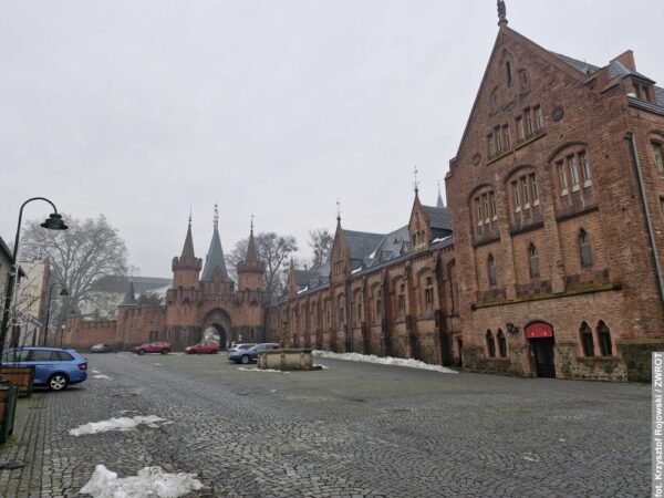 To tu Dobrawa miała się spotkać z Mieszkiem I. Wcześniej był to gród Golęszyców