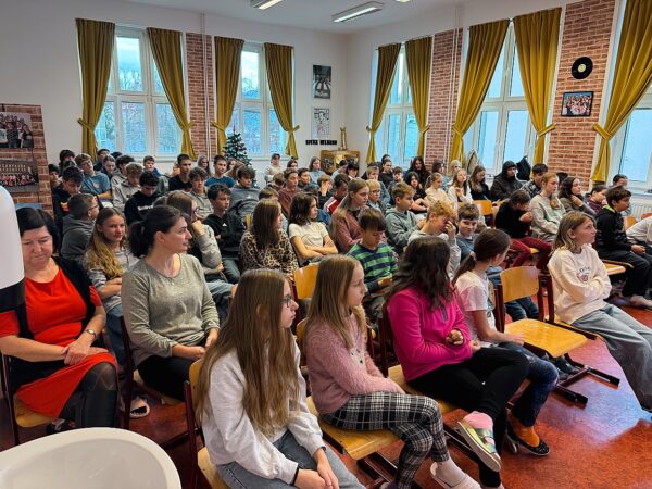 Grudzień – miesiąc, który porusza serca. Projektowy dzień w Szkole Hadyny w Bystrzycy