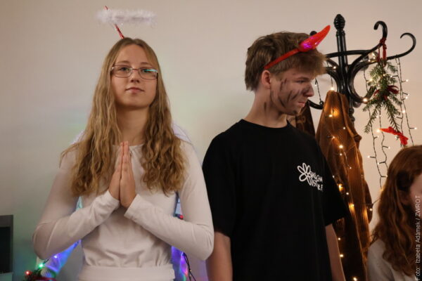 Świąteczny nastrój w gimnazjum. Uczniowie zaprezentowali przedstawienie jasełkowe