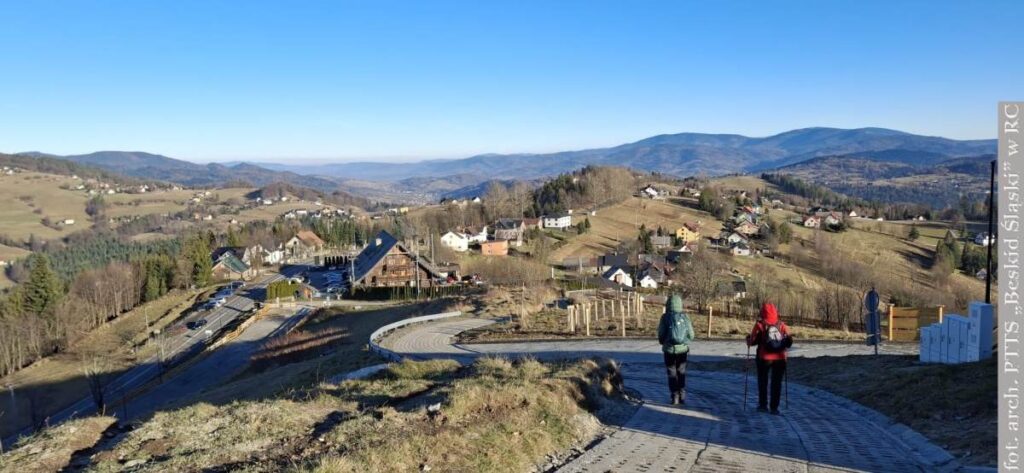 Zimowe wędrówki „Beskidzioków” w jesiennej scenerii