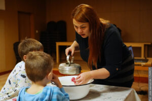 Zabawa andrzejkowa w Orłowej-Lutyni. Kreatywna zabawa i magiczna atmosfera
