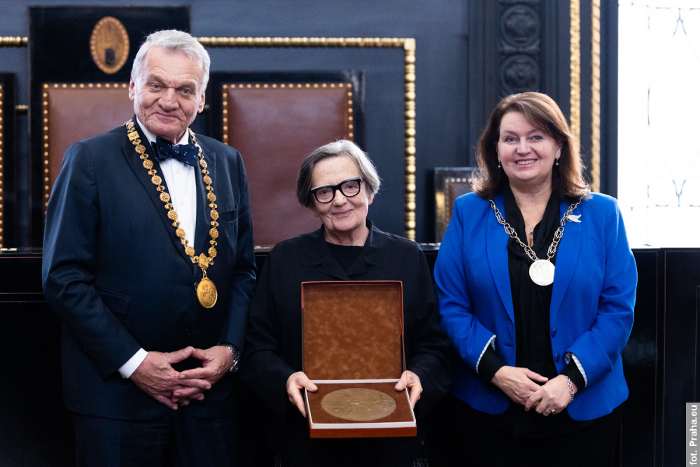Agnieszka Holland z nagrodą Karola IV. „Uczy nas patrzeć na historię i współczesność z empatią i humanizmem”