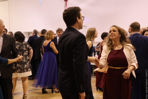 Bal PZKO w Kocobędzu. Kosmiczny klimat i kuchnia z Wiednia