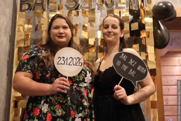 Bal w Mostach koło Jabłonkowa. Pojawiły się krowy i ksiądz