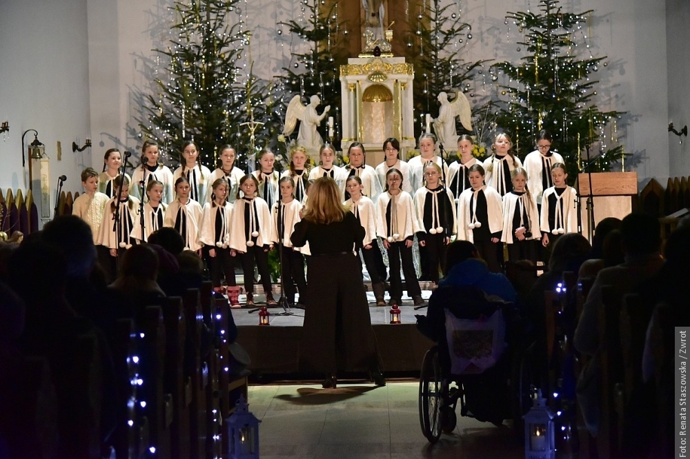 Koncert Kolęd w Jabłonkowie. Wspólny śpiew wypełnił kościół