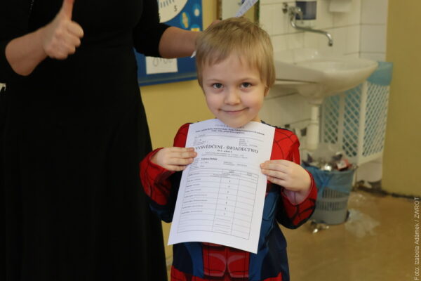 Dziś kończy się pierwsze półrocze roku szkolnego. Najmłodsi uczniowie otrzymali swoje pierwsze świadectwa