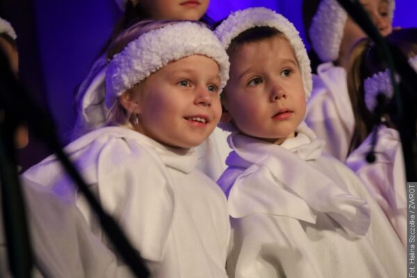Charytatywny Koncert Adwentowy w Gnojniku. Zbierano środki na działalność stowarzyszenia „Nigdy nie jesteś sam”