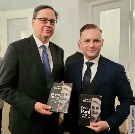 „Dobra Pani” w Ambasadzie Austrii. Jonasz Milewski opowiedział o Gabriele von Thun und Hohenstein w Warszawie