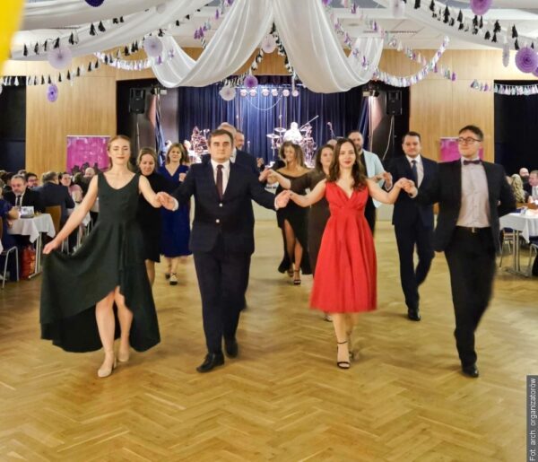 Z POCZTY REDAKCYJNEJ. Bal w Lutyni Dolnej w orientalnym stylu