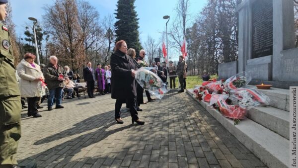 „Pamięć ginie, gdy przestajemy ją pielęgnować”. Cieszyn uczcił pamięć ofiar hitlerowskiego okupanta Pod Wałką