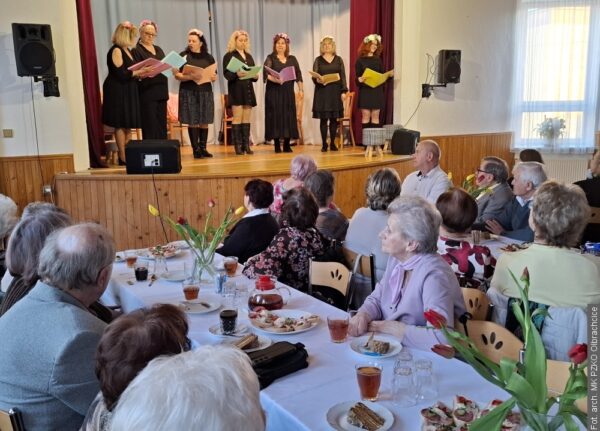 Z POCZTY REDAKCYJNEJ. Kwiatek dla Pań w Olbrachcicach