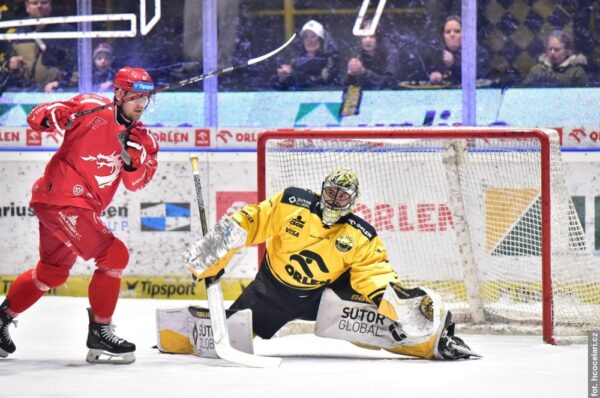 Ważna wyjazdowa wygrana Stalowników! Bezpośredni awans do ćwierćfinału wciąż możliwy