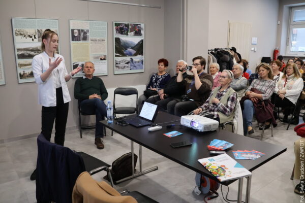 Jedz mądrze, nie modnie. Kolejny inspirujący wykład w ramach Międzygeneracyjnego Uniwersytetu Regionalnego [nagranie]