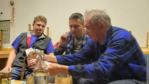 Śmiech, emocje i własny scenariusz. Teatr z Łomnej Dolnej szykuje wielkanocną premierę