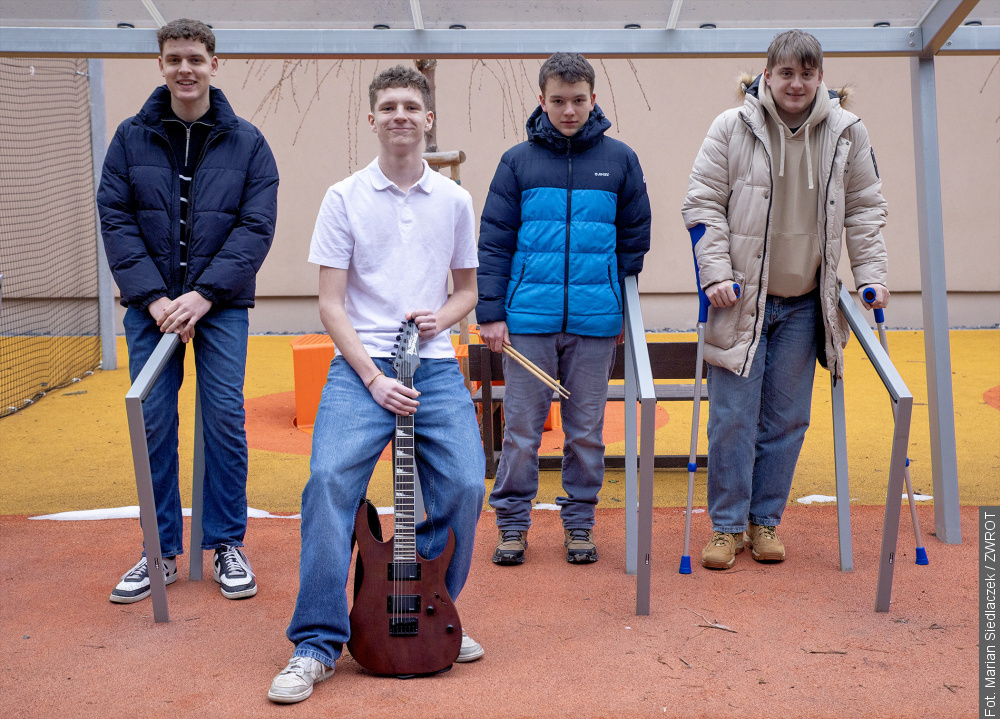 Dopiero zaczęli, a już planują pierwsze koncerty. Zespół The Waves w najnowszym numerze Zwrotu