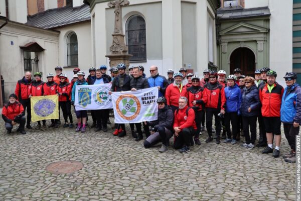 „Ondraszek” i „Beskid Śląski” zainaugurowali sezon kolarski. Trasa z Cieszyna do historycznej lokalizacji
