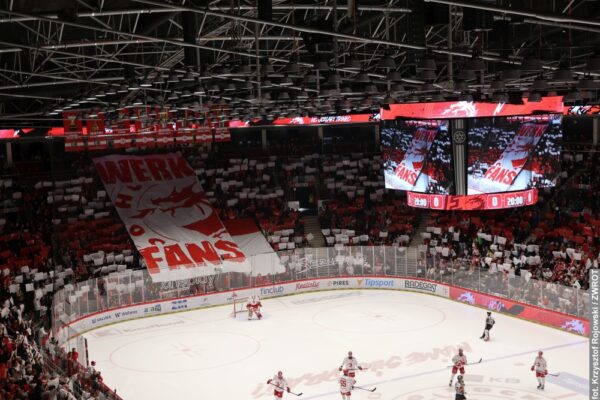 Pierwszy punkt Stalowników na drodze do finału! Pokonali Karlowe Wary, wynik ustalił Adámek