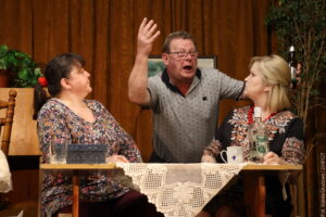 Owacje, śmiech i wielkanocna tradycja. Kolejna udana premiera w Milikowie