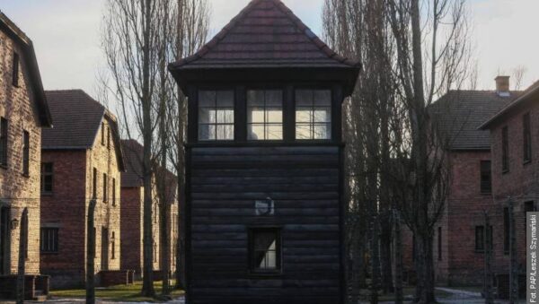 Auschwitz oczami więźnia. Muzeum Auschwitz pozyskało ilustrowany dziennik Alfreda Kantora