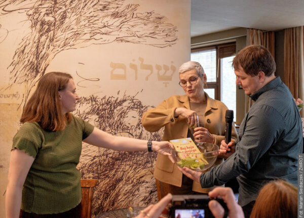 „Baj, baju, z mojego kraju” wraca po dekadach. Nowe wydanie i debiut wydawnictwa Korzynie a Listki