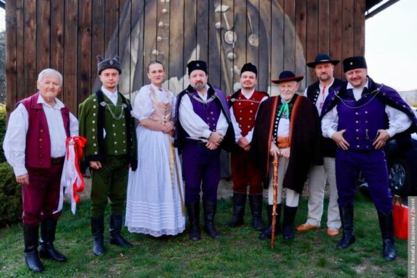 Jabłonków przypomina o swoich korzeniach. Nowy deskal na Białej