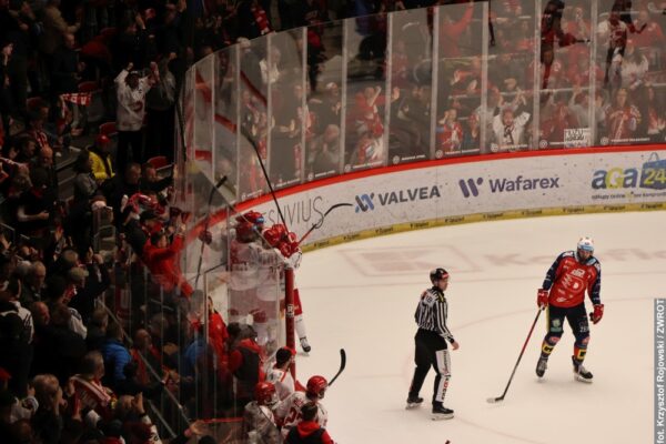 Remis w serii! Dobry mecz Stalowników i pewna wygrana, hymn zaśpiewał chór „Gorol” z Jabłonkowa