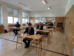 Od polskiego po egzaminy zawodowe. Matura w Handlówce to maraton
