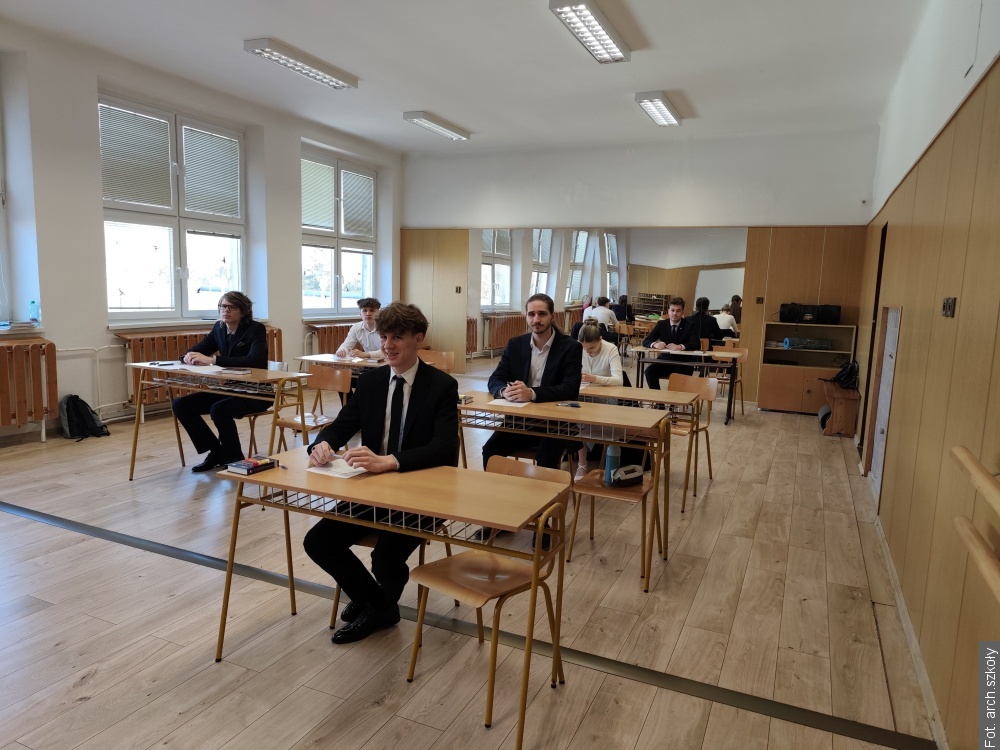 Od polskiego po egzaminy zawodowe. Matura w Handlówce to maraton