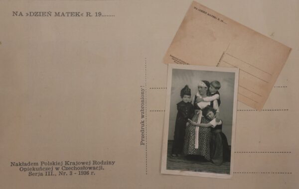 Księgarnia u Wirthów wydała reprint historycznej pocztówki na Dzień Matki. Oryginał pochodzi z 1936 roku