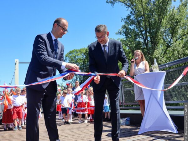 Kładka Sąsiedzka już otwarta. Połączyła Łąki z Pogwizdowem