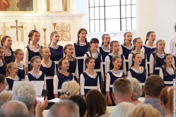 Trallala i Trallalinki koncertem zakończyły rok szkolny. Wybrzmiał między innymi program grany w Barcelonie