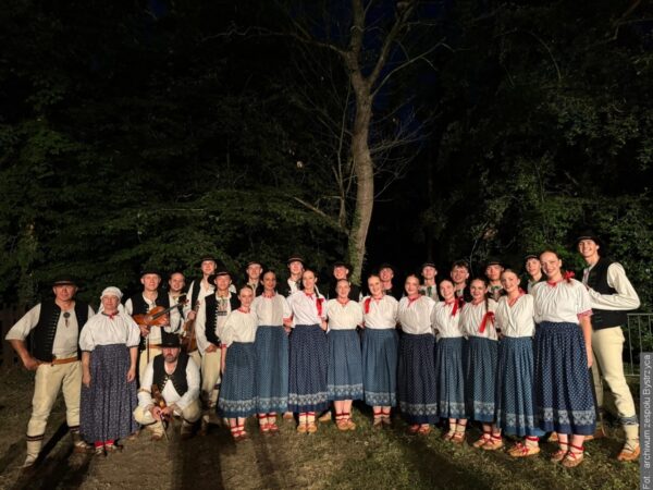 Bystrzyca i kapela Bezmiana laureatami festiwalu w Strażnicy. Łowiynziok zabrzmiał na jednej z największych scen folklorystycznych