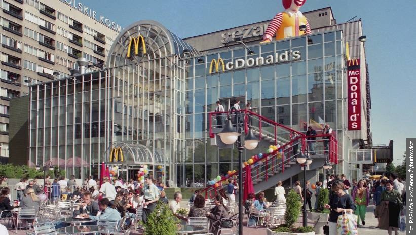 34 lata temu otwarto pierwszego McDonald’sa w Polsce. Był symbolem nowych czasów
