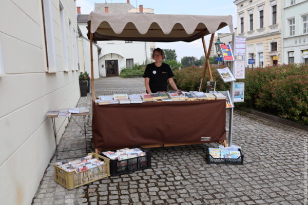Książki szukają nowych domów. W Karwinie trwa pchli targ biblioteczny